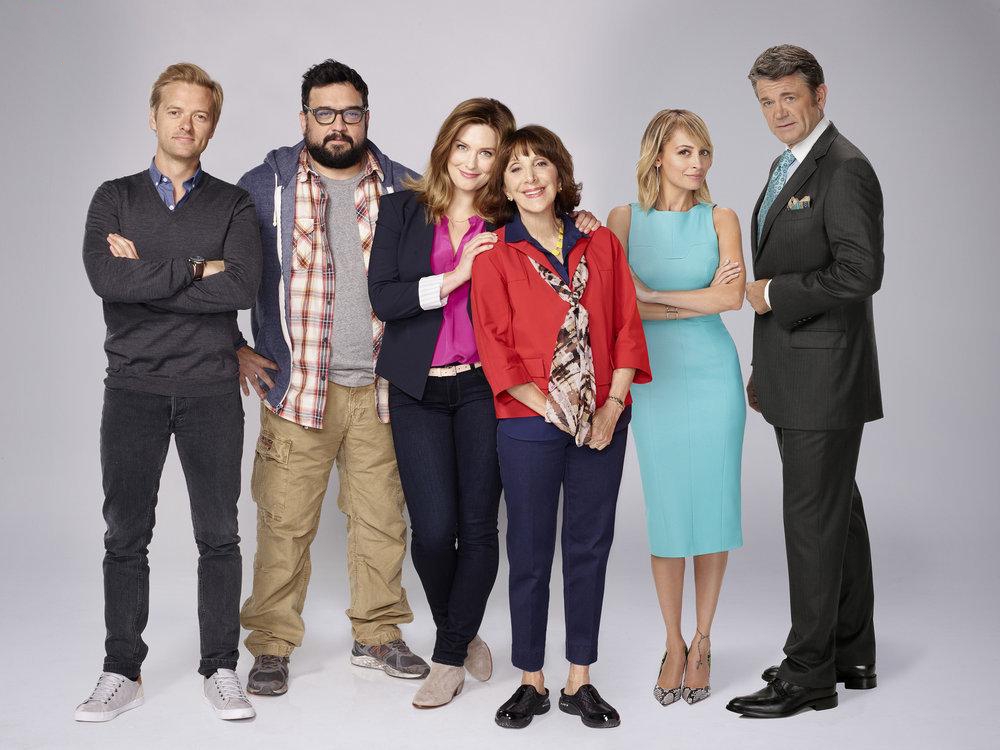 cast_great-news_s1-1