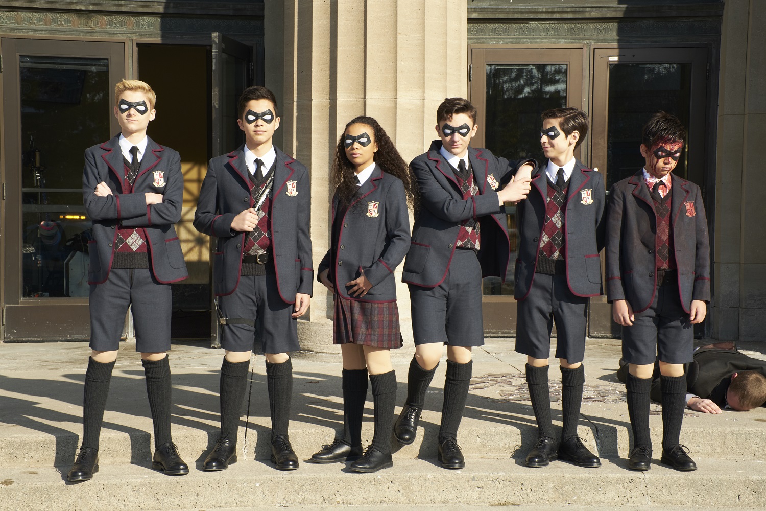 The Umbrella Academy – Sezonul 1 / Promo-uri / Poze Promotionale / Postere (Updated)