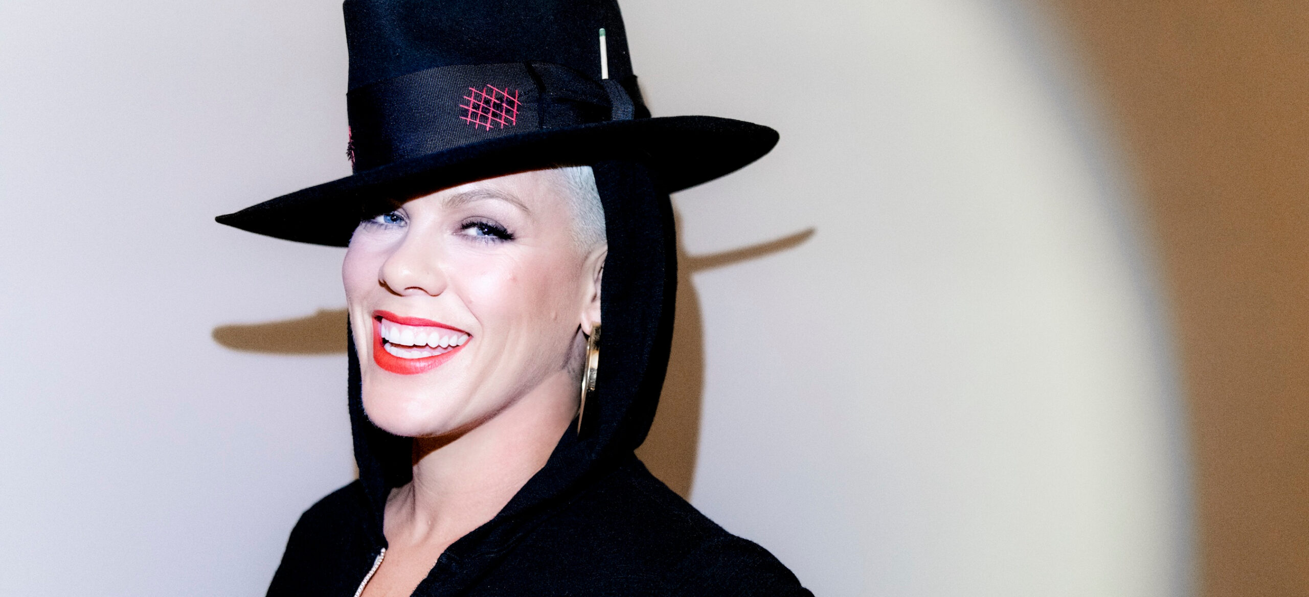 E! People’s Choice Awards – P!nk este declarată People’s Champion Award